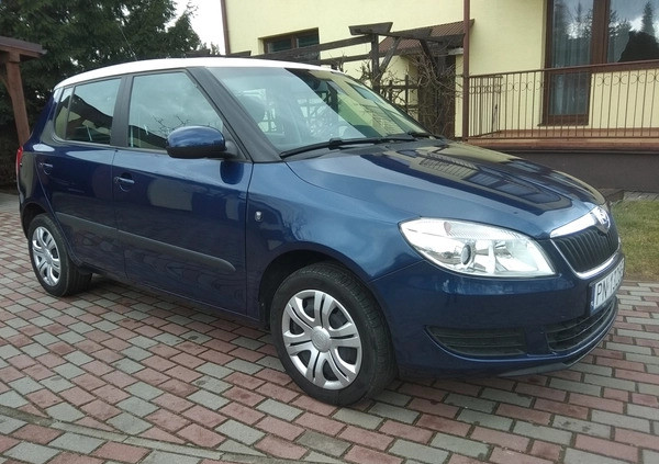 Skoda Fabia cena 21900 przebieg: 43500, rok produkcji 2011 z Konin małe 232